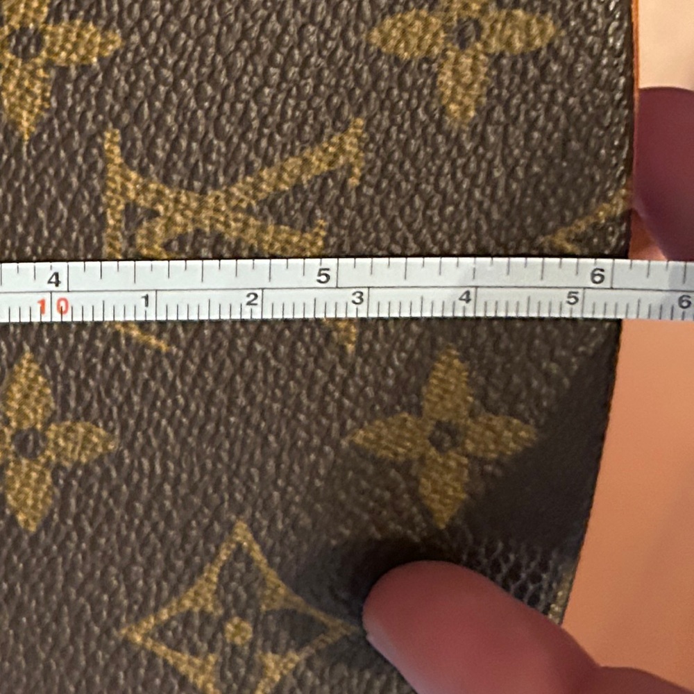 Louis Vuitton
Monogram Bucket Petit - Picture 11 of 13